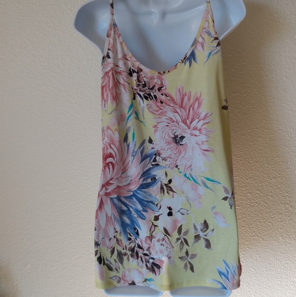 Entro Tank Top with Twist Detail - Picture 3 of 6